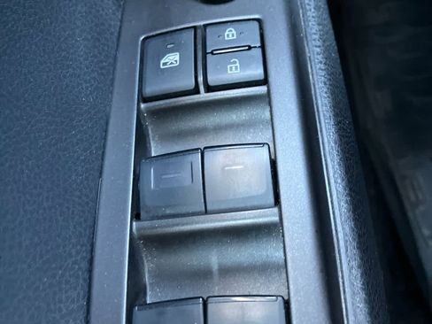 Used 2023 Toyota Camry LE w/ Convenience Package image 12