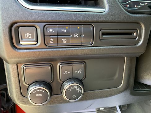 Used 2024 Chevrolet Suburban RST w/ Luxury Package RWD image 26