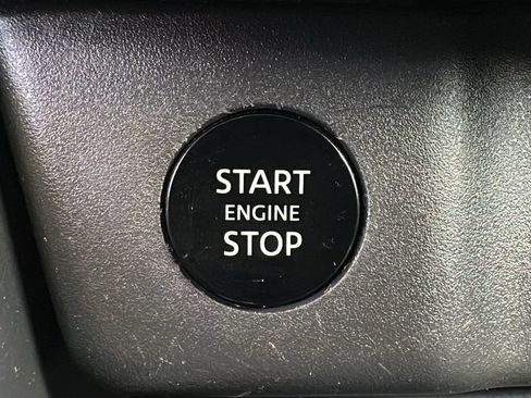 Used 2025 Nissan Rogue SV AWD/4WD image 23
