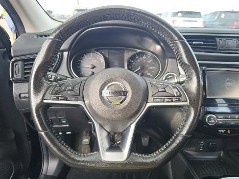 Used 2018 Nissan Rogue Sport SL image 6