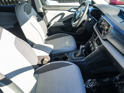 Used 2024 Volkswagen Taos SE image 15