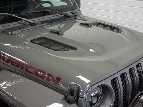 Used 2020 Jeep Gladiator Rubicon w/ Dual Top Group AWD/4WD image 13