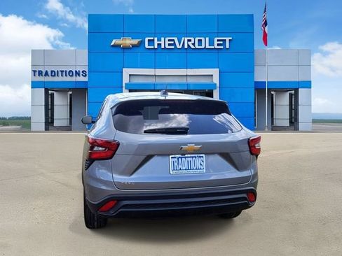 New 2026 Chevrolet Trax LS w/ LS Convenience Package FWD image 8