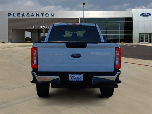 Used 2024 Ford F250 XLT w/ FX4 Off-Road Package image 4