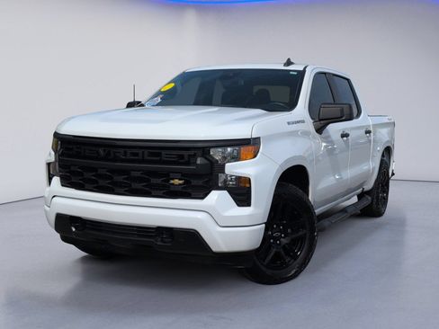 Used 2023 Chevrolet Silverado 1500 Custom AWD/4WD image 2