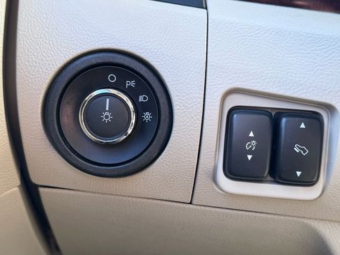 Used 2010 Ford Taurus Limited image 40