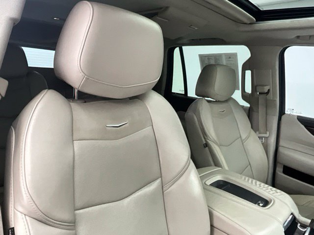 Used 2017 Cadillac Escalade Premium Luxury AWD/4WD image 17