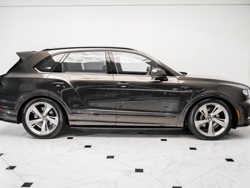 Used 2025 Bentley Bentayga image 5
