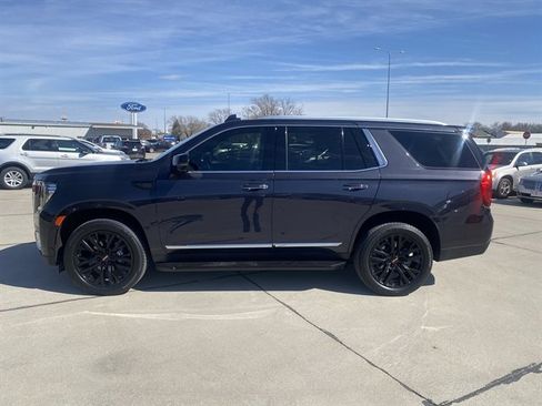 Used 2023 GMC Yukon SLT w/ SLT Premium Package image 19