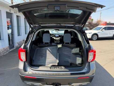 Used 2021 Ford Explorer XLT w/ Equipment Group 202A AWD/4WD image 12