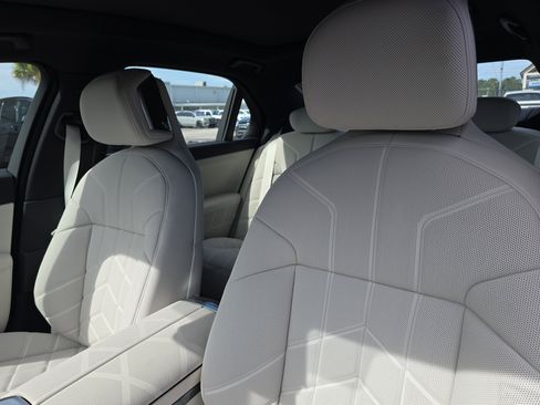 New 2026 BMW 750e xDrive image 23