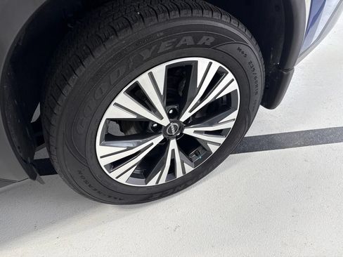 Used 2022 Nissan Rogue SV FWD image 11