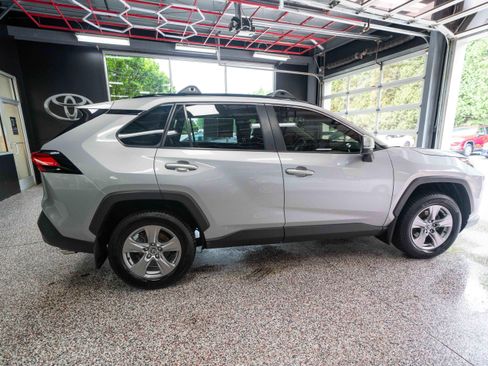 Used 2022 Toyota RAV4 XLE w/ Convenience Package AWD/4WD image 4