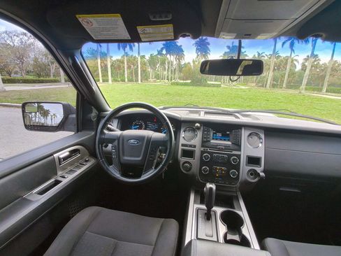 Used 2017 Ford Expedition XLT AWD/4WD image 9