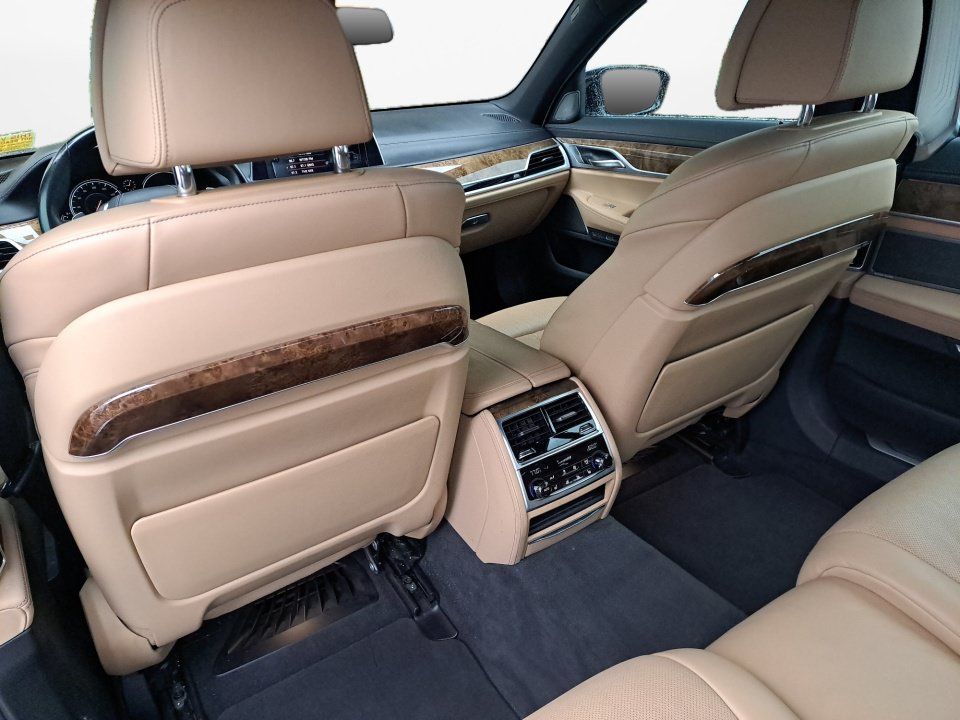 Used 2016 BMW 750i RWD image 13