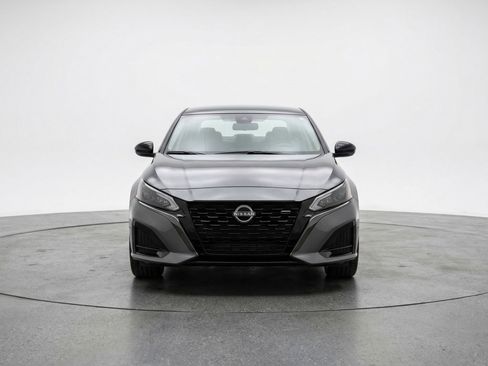 Used 2025 Nissan Altima 2.5 SV image 2