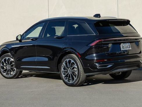 Used 2024 Lincoln Nautilus Reserve AWD/4WD image 3