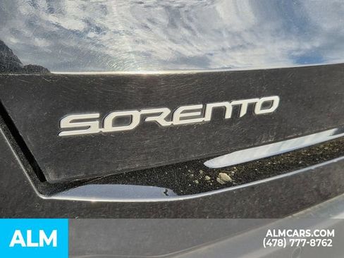 Used 2024 Kia Sorento S image 17