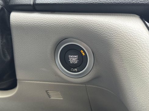 Used 2018 Chrysler Pacifica Touring-L Plus image 17