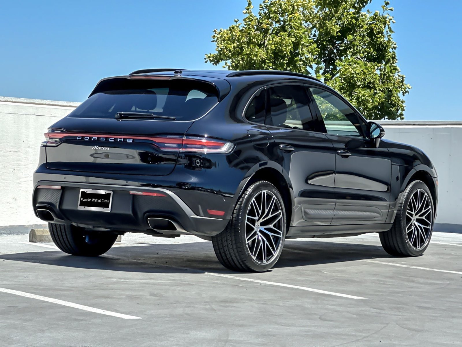 Used 2023 Porsche Macan AWD/4WD image 9