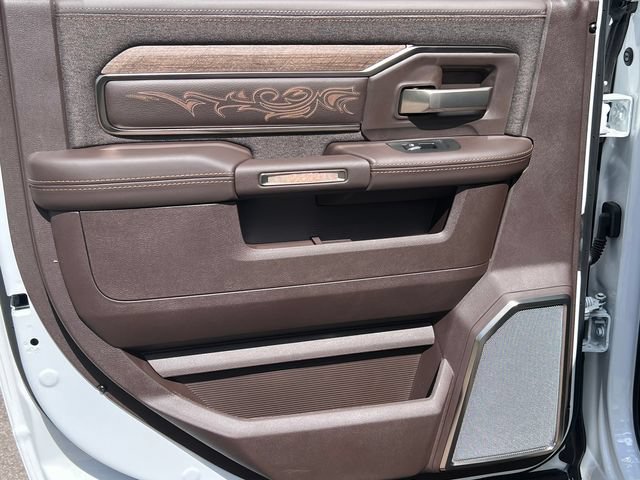 Used 2025 RAM 2500 Limited AWD/4WD image 34