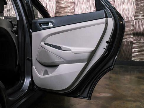 Used 2020 Hyundai Tucson SE image 39