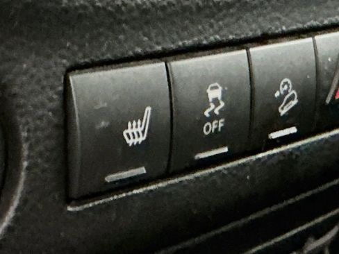 Used 2016 Jeep Wrangler Unlimited Rubicon w/ Connectivity Group image 18