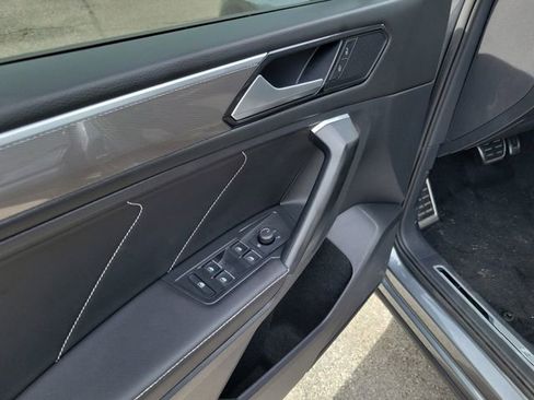 Used 2023 Volkswagen Tiguan SE R-Line image 10