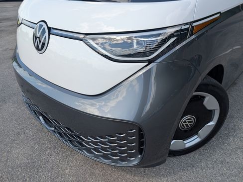 Used 2025 Volkswagen ID. Buzz Pro S Plus RWD image 13