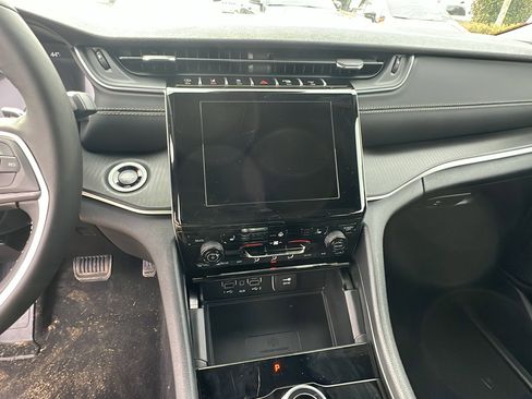 New 2025 Jeep Grand Cherokee L Laredo w/ Luxury Tech Group I image 28