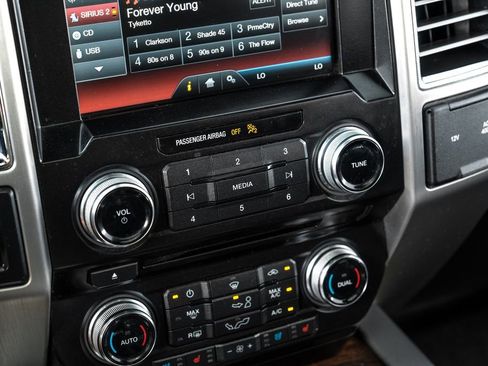 Used 2015 Ford F150 Platinum w/ Equipment Group 701A Luxury AWD/4WD image 27