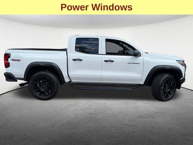 Used 2024 Chevrolet Colorado Trail Boss w/ LPO, Dark Essentials Package AWD/4WD image 11