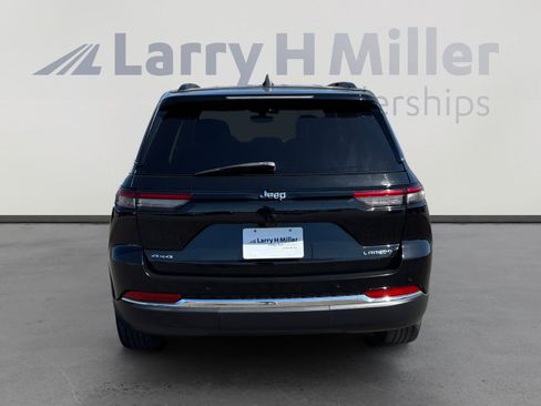 Used 2023 Jeep Grand Cherokee Laredo image 4