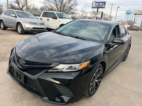 Used 2020 Toyota Camry SE image 7