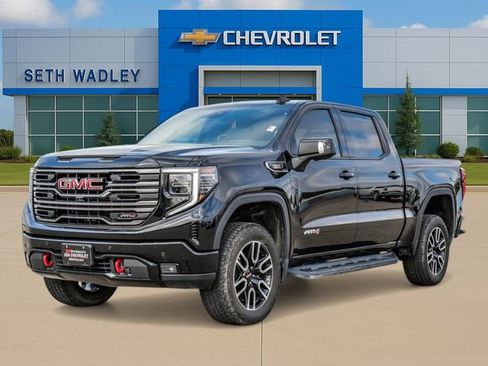 Used 2025 GMC Sierra 1500 AT4 w/ Technology Package AWD/4WD image 3