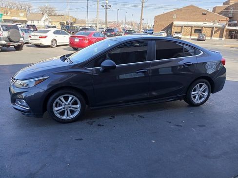 Used 2017 Chevrolet Cruze LT w/ Sun And Sound Package image 8