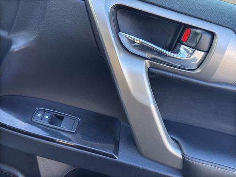 Used 2019 Lexus GX 460 image 17