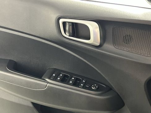 Used 2025 Hyundai Venue SEL FWD image 20