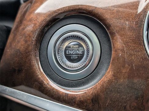 Used 2018 Mercedes-Benz S 560 4MATIC Sedan image 29