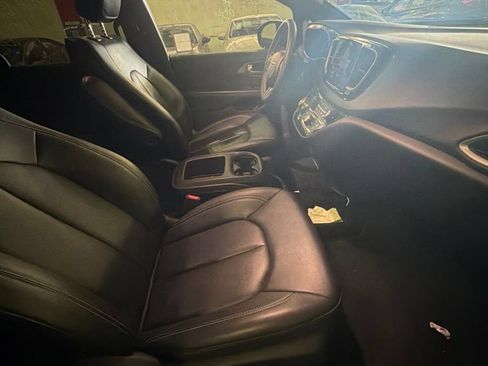 Used 2025 Chrysler Pacifica Select FWD image 8