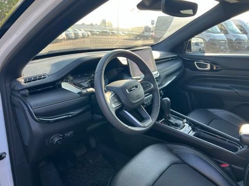 Used 2023 Jeep Compass Latitude w/ Sun and Sound Group AWD/4WD image 2