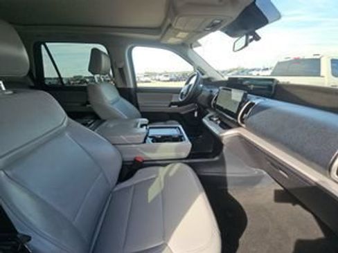 Used 2025 Ford Expedition Active AWD/4WD image 7