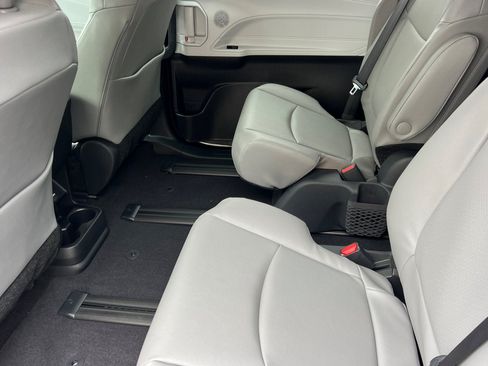 New 2026 Toyota Sienna XLE AWD/4WD image 10