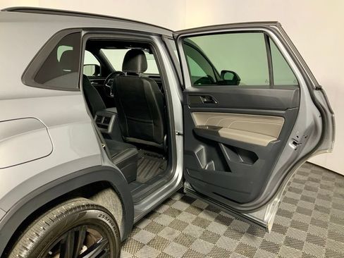 Used 2023 Volkswagen Atlas Cross Sport SEL R-Line AWD/4WD image 34