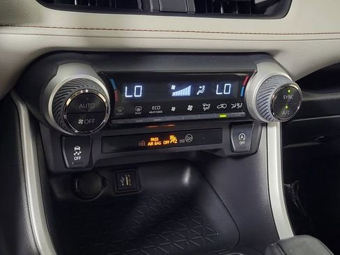 Used 2025 Toyota RAV4 XLE w/ Convenience Package FWD image 31