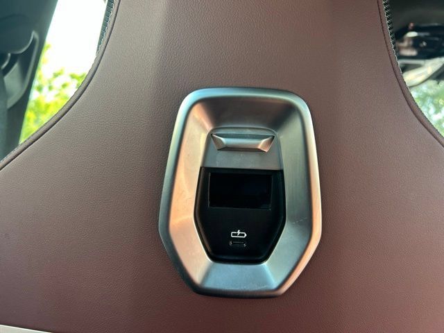 Used 2023 BMW i7 xDrive60 AWD/4WD image 33