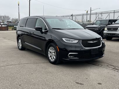 Used 2024 Chrysler Pacifica Touring-L