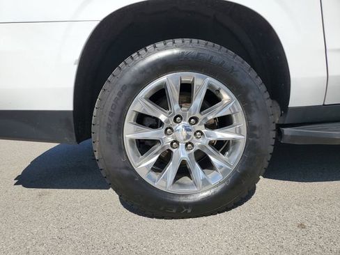 Used 2024 Chevrolet Suburban Premier image 8