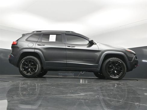 Used 2015 Jeep Cherokee Trailhawk w/ Comfort/Convenience Group AWD/4WD image 31