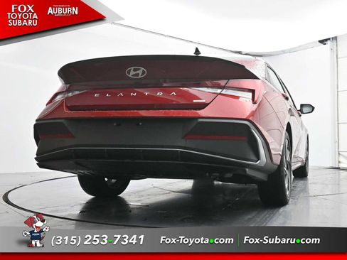 Used 2025 Hyundai Elantra SEL image 17